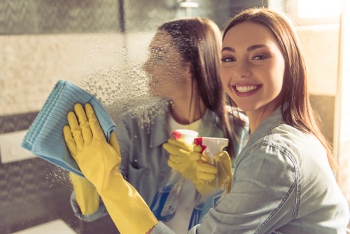 Experienced carpet cleaner in EC1 restoring carpet fibres